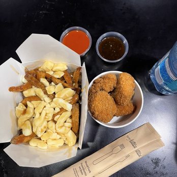 Smoke's Poutinerie - Classic Trad and boneless wings - Fast Food Near Me - Toronto, Ontario Smoke's Poutinerie - Classic Trad and boneless wings - Fast Food Near Me - Toronto, Ontario