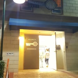 Breakout Waikiki - This is the entrance!