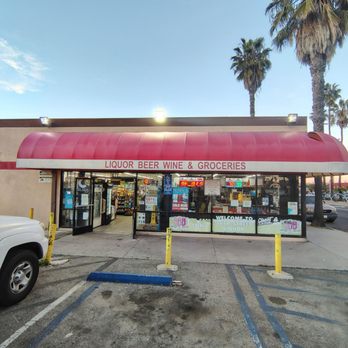 DOS Por Uno Pizzeria - View from the front door. - Pizza Near Me - Long Beach, California DOS Por Uno Pizzeria - View from the front door. - Pizza Near Me - Long Beach, California