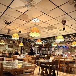 Sebastian's Schnitzelhaus - Dining room.