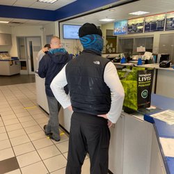United States Post Office - No one to take costumers