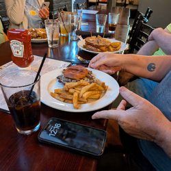 Gilligan's Brewery - Mushroom Swiss burger