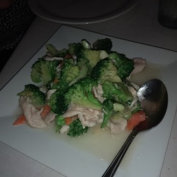Wang's Mandarin House - Chicken and Broccoli with White garlic sauce - Chinese Near Me - Memphis, Tennessee