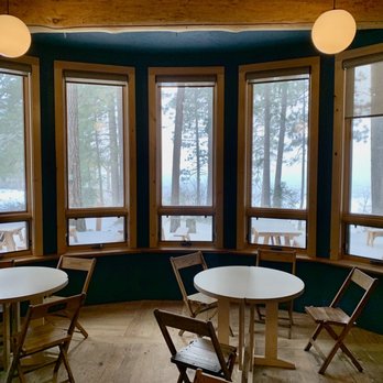 Suttle Lodge & Boathouse - dining area with table and chairs - Hotels Near Me - Sisters, Oregon Suttle Lodge & Boathouse - dining area with table and chairs - Hotels Near Me - Sisters, Oregon
