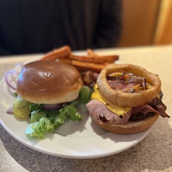 Thunderbird Restaurant - Roaad house burger with sweet potato fries - American Near Me - Mt. Carmel Junction, Utah