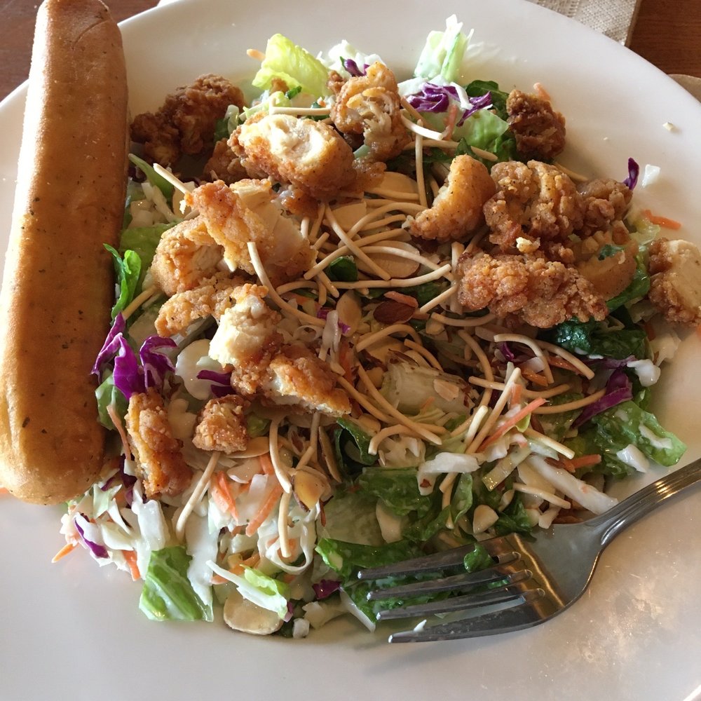 Applebee's Grill + Bar - Oriental Chicken Salad with fried chicken - American Near Me - San Antonio, Texas Applebee's Grill + Bar - Oriental Chicken Salad with fried chicken - American Near Me - San Antonio, Texas
