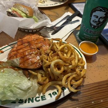 Flanigan's - Hollywood - Chicken breast sandwich with fries - Seafood Near Me - Hollywood, Florida Flanigan's - Hollywood - Chicken breast sandwich with fries - Seafood Near Me - Hollywood, Florida