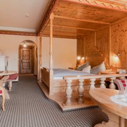 Hotel Schwarzer Adler - Cozy rooms and suites