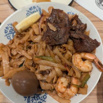 KungFu Kitchen - House special stir-fried ramen (with hand cut noodles) - Chinese Near Me - Brookline, Massachusetts KungFu Kitchen - House special stir-fried ramen (with hand cut noodles) - Chinese Near Me - Brookline, Massachusetts