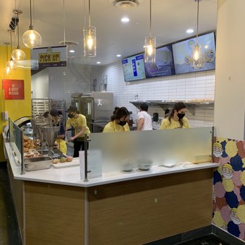 Beard Papa's - These guys were killing it - Desserts Near Me - Denver, Colorado Beard Papa's - These guys were killing it - Desserts Near Me - Denver, Colorado