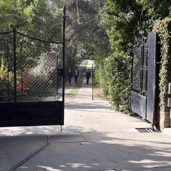 The Estate - Driveway to inside parking & Venue - Wedding Planning Near Me - Orange, California The Estate - Driveway to inside parking & Venue - Wedding Planning Near Me - Orange, California
