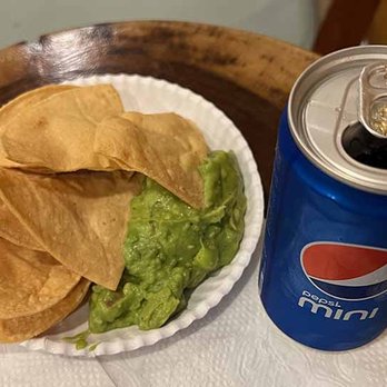 Mera Business Lounge - Snack of chips and guac which were good! - Airport Lounges Near Me - Cancún, ROO Mera Business Lounge - Snack of chips and guac which were good! - Airport Lounges Near Me - Cancún, ROO