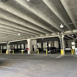 The Streets at SouthGlenn - Parking garage