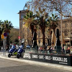 Universidad de Barcelona - This cafe is located right in front of the campus.