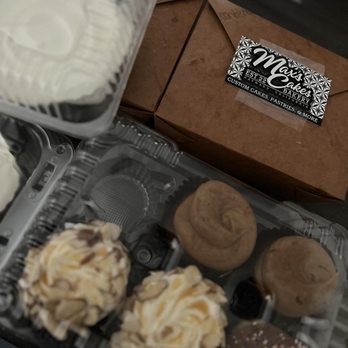 Max's Cakes - Five cupckes Cheesecake and confetti cake - Custom Cakes Near Me - Hayward, California Max's Cakes - Five cupckes Cheesecake and confetti cake - Custom Cakes Near Me - Hayward, California