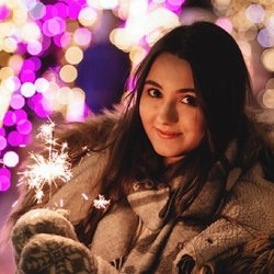 Simple Scissors Salon - Wanna look beautiful in all those holiday photos? We still have available appointments, call and book yours today.