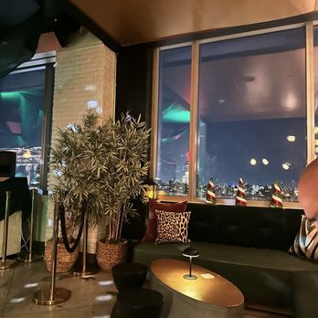 Rooftop 93 - Lounges Near Me - New York, New York