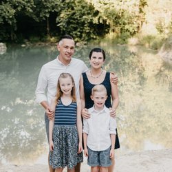 Express Chiropractic & Wellness - Dr. Mark Hanses and family