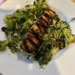 Hanks Corner Grille - Salmon brocolli bowl