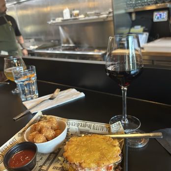 LaGana - My wife's gluten-free textbook Smashburger with tater tots - Burgers Near Me - Raleigh, North Carolina