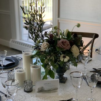 buds 'n bloom Design Studio - Florists Near Me - De Pere, Wisconsin