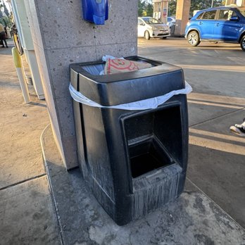 Arco - Always dirty and old squeegees - Gas Stations Near Me - Rancho Santa Margari, California Arco - Always dirty and old squeegees - Gas Stations Near Me - Rancho Santa Margari, California