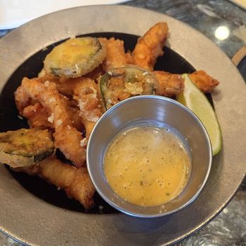 Chao - Fried calamari was so crispy/tender and with delicious dipping sauce - Asian Fusion Near Me - Honolulu, Hawaii