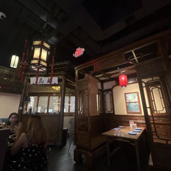 Juqi - Interior - Chinese Near Me - Flushing, New York
