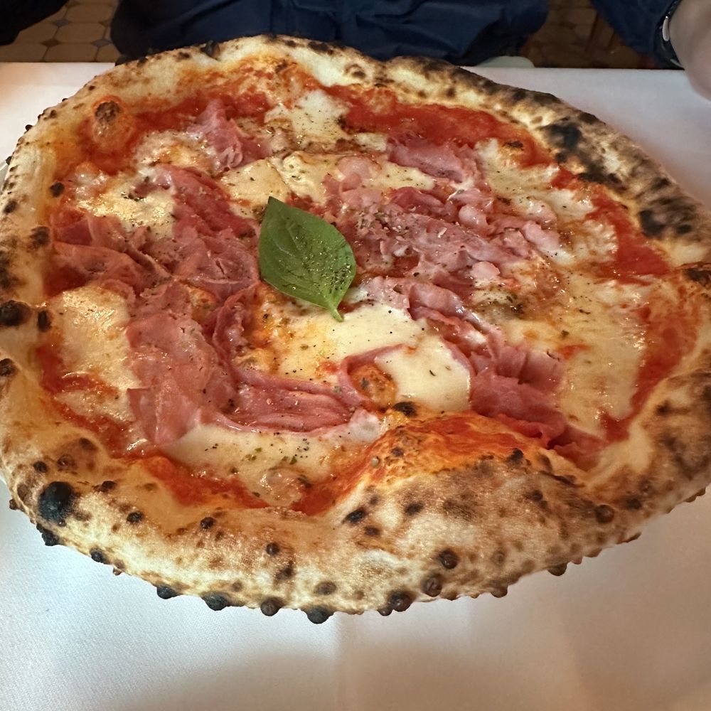 La Cucina - Prosciutto pizza - Italian Near Me - Luzern, LU La Cucina - Prosciutto pizza - Italian Near Me - Luzern, LU