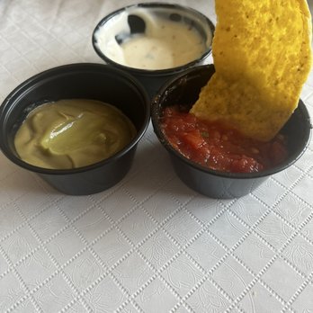 El Loro Mexican Restaurant - Chips and salsas - Mexican Near Me - Minnetonka, Minnesota