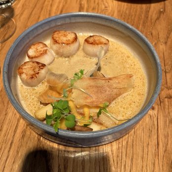 Pesca - Scallops in an excellent beurre blanc; it's a shame that they were overcooked. - Seafood Near Me - Amsterdam, New Hampshire