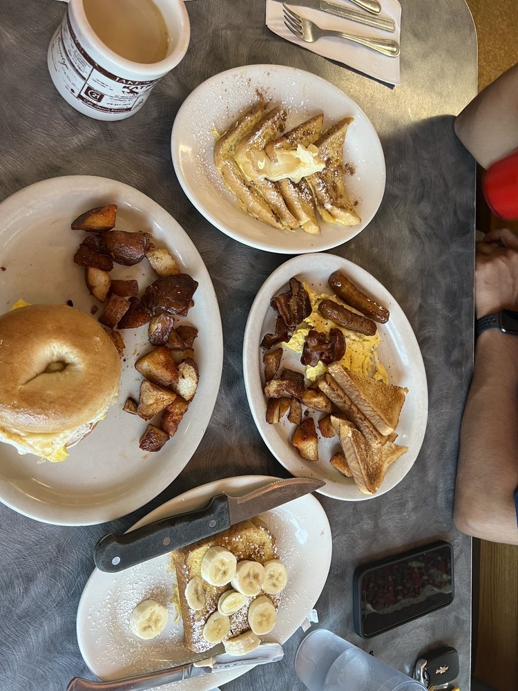 JAKE’S DINER Updated September 2024 33 Photos & 45 Reviews 104