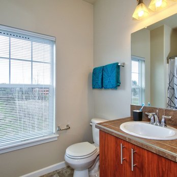 Sunset Crossing - Sunset Crossing bathroom - Apartments Near Me - Beaverton, Oregon Sunset Crossing - Sunset Crossing bathroom - Apartments Near Me - Beaverton, Oregon
