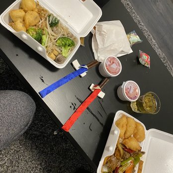 Crystal Palace Restaurant - Combos 4 & 9 - Chinese Near Me - Waterloo, Ontario