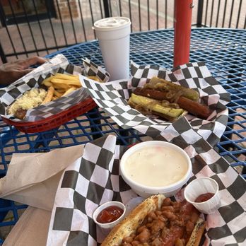Skip’s Chicago Dogs - Vienna Grilled Jumbo Dog + chilli - Hot Dogs Near Me - Avondale Estates, Georgia