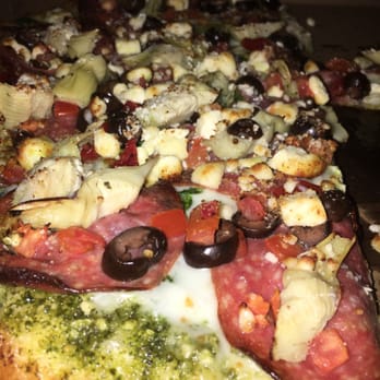 Figaro's Pizza - Pizza Near Me - Creswell, Oregon