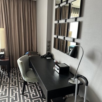 The Fitzwilliam Hotel Belfast - Upholstered desk chair - Hotels Near Me - Belfast, BFS