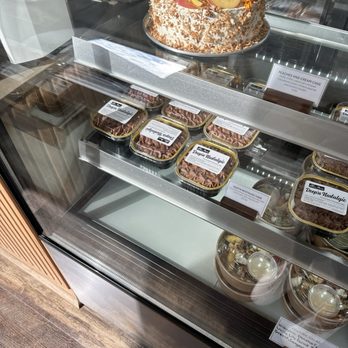 Alice Marie - Peach cake and their chocolate cake - Bakeries Near Me - Toronto, Ontario