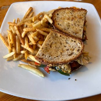 Corner Cafe - Avocado Chicken - Breakfast & Brunch Near Me - Newport, Rhode Island
