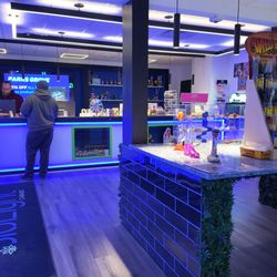 BluLight Cannabis - Enjoy our spacious interior