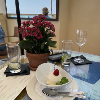 Geoffrey's Malibu - Birthday ice cream - Seafood Near Me - Malibu, California
