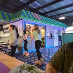 Traxside Skating - Skate / purchase area