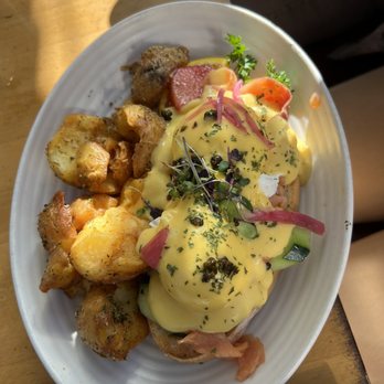 Kitchen Story - Dungeness Crab Benedict - Breakfast & Brunch Near Me - Oakland, California