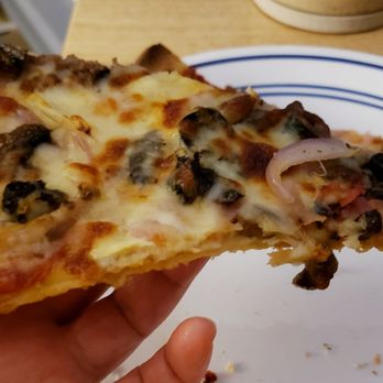 Mamma's Kitchen - This thin crust held its own... impressive!! - Italian Near Me - Alexandria, Virginia