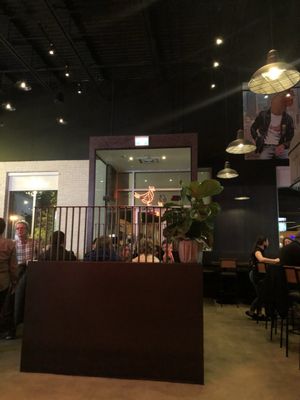 Restaurant Birdhouse Wingerie & Bar Dollard-des-Ormeaux by null