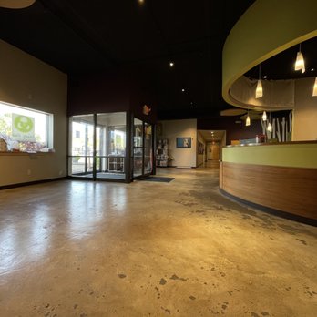 Shady Oak Veterinary Clinic - Lobby - Veterinarians Near Me - Minnetonka, Minnesota Shady Oak Veterinary Clinic - Lobby - Veterinarians Near Me - Minnetonka, Minnesota