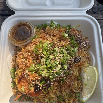 SŌKAI Noodle Bar - Garlic noodles with shrimp skewer - Asian Fusion Near Me - Kihei, Hawaii