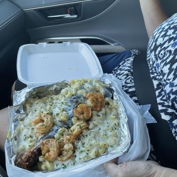 Texas Frontyard bbq - Turkey leg with alfredo mac & cheese - Barbeque Near Me - San Antonio, Texas