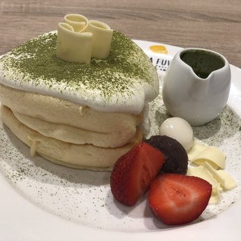 Fluffy Fluffy Dessert Cafe - Desserts Near Me - Toronto, Ontario