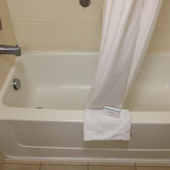 Hampton Inn Milford - The very shallow bathtub in a non-handicapped double room. - Hotels Near Me - Milford, Delaware Hampton Inn Milford - The very shallow bathtub in a non-handicapped double room. - Hotels Near Me - Milford, Delaware